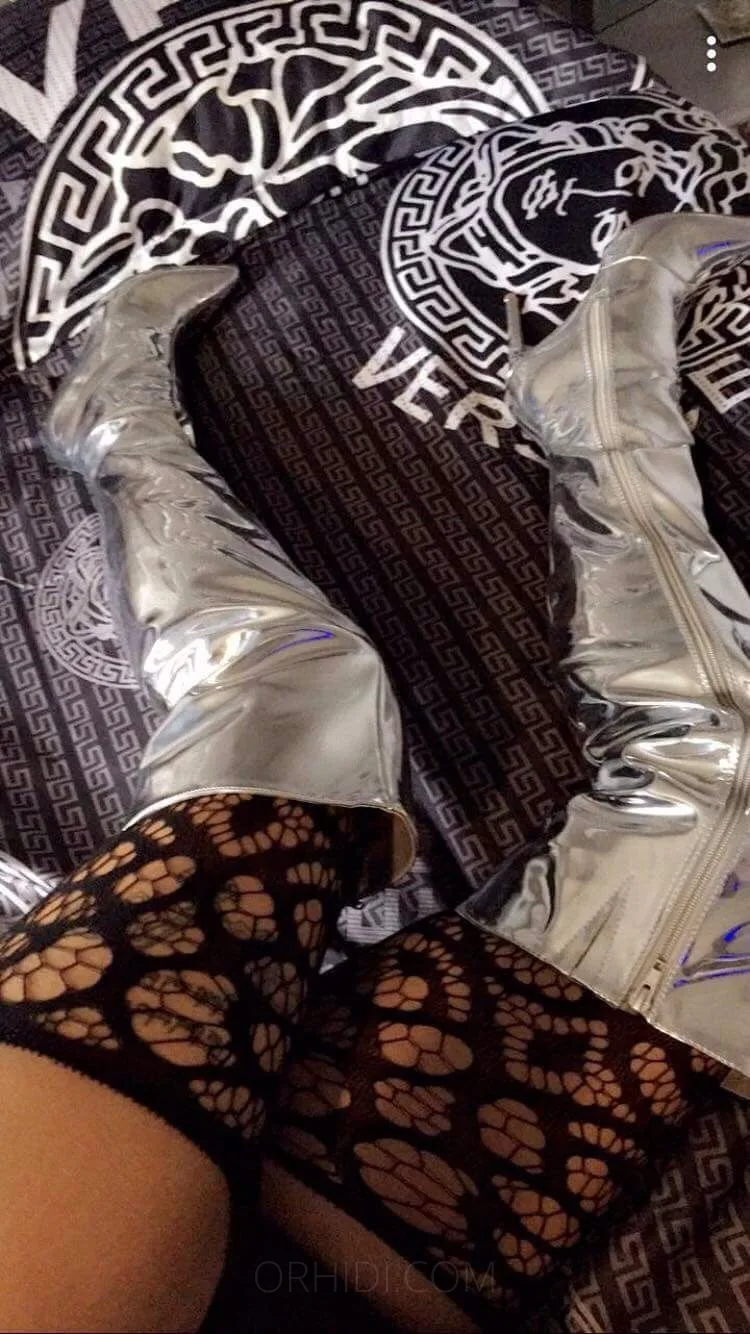 Lucy Lu Lu escort Leeds